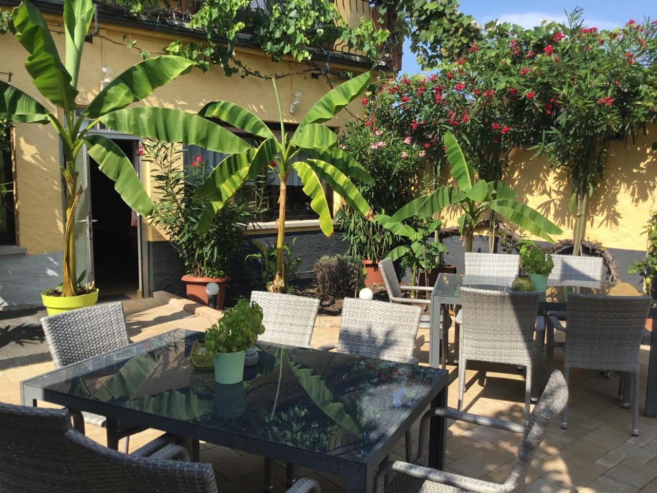 - Rheingauer Hof Bed & Breakfast